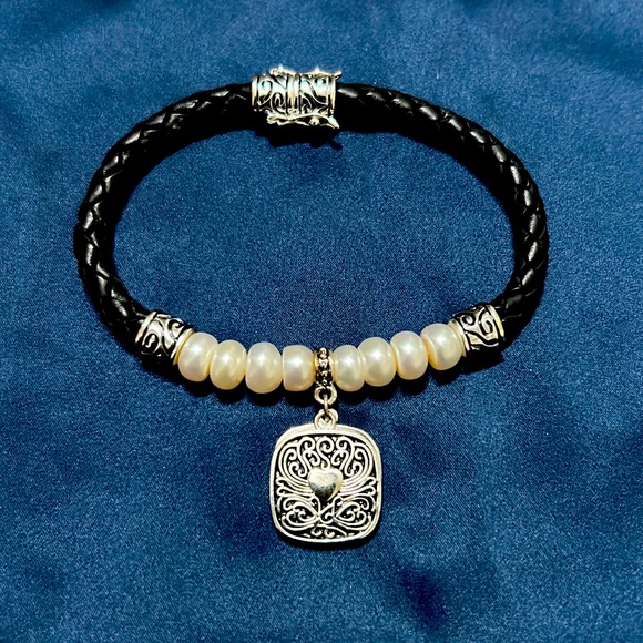 Jewelry - Leather cord bracelet with Faux pearls